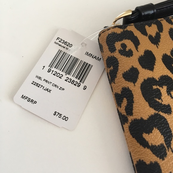 COACH Corner Zip Wristlet in Wild Hearts Print - Picture 6 of 7